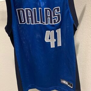 Im selling an Dallas mavericks jearsy, Dirk nowitzki 41